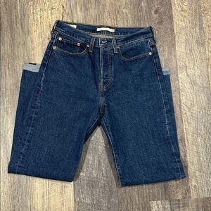 Levi’s premium Wedgie Straight raw hem Dark Wash size 27